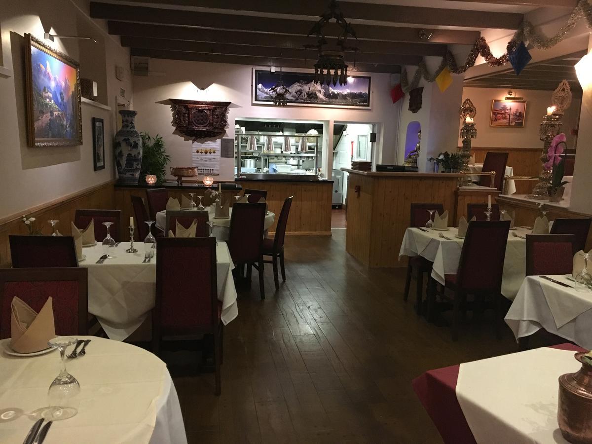 Lion And Fiddle Hotel Trowbridge Exterior foto